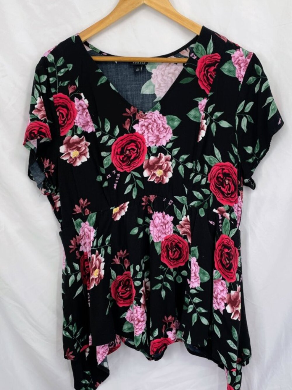 Torrid V Neck Blouse Short with Rose Design